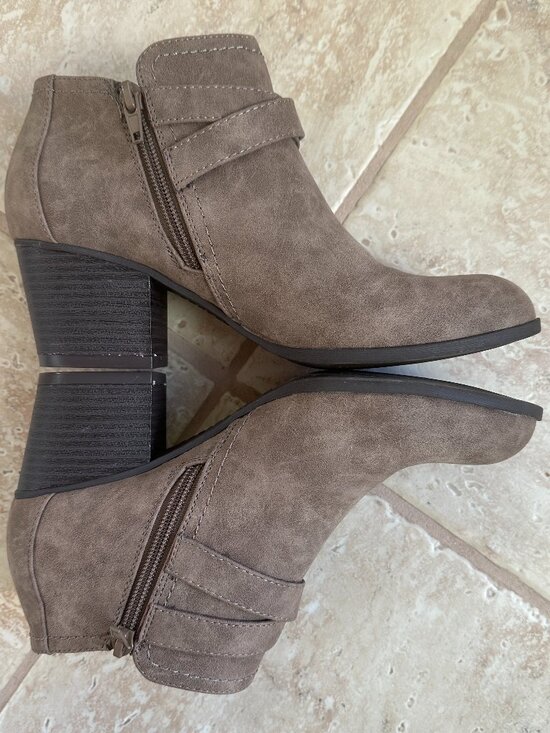INDIGO RD. WOMEN'S TAUPE-BROWN BOOTIES:PREOWNED SIZE:9 - Picture 8 of 14
